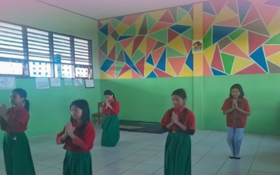 Siswi SDN 95 Kendari Ikuti Pelatihan Menari